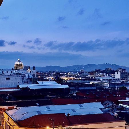 Entre Rosas Y Flores Guatemala Exterior foto